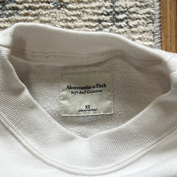 Abercrombie Crewneck - Picture 2 of 3